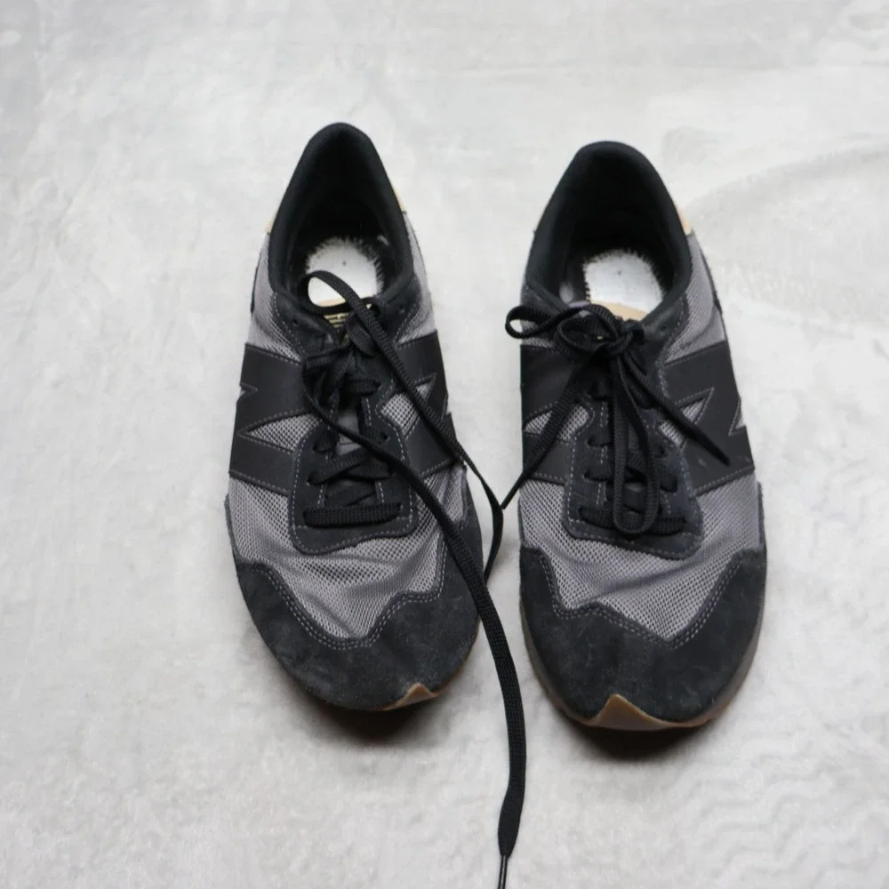 New Balance couple blemish